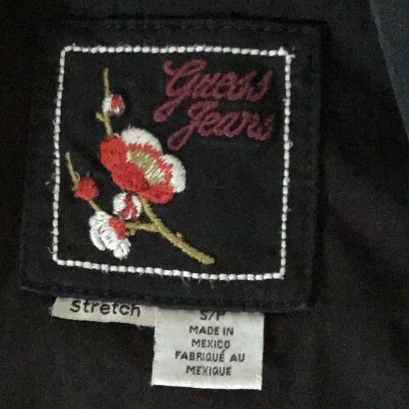 Guess Jeans VGUC unique black jean jacket, 3 button up, buttons on sleeves - Picture 9 of 16